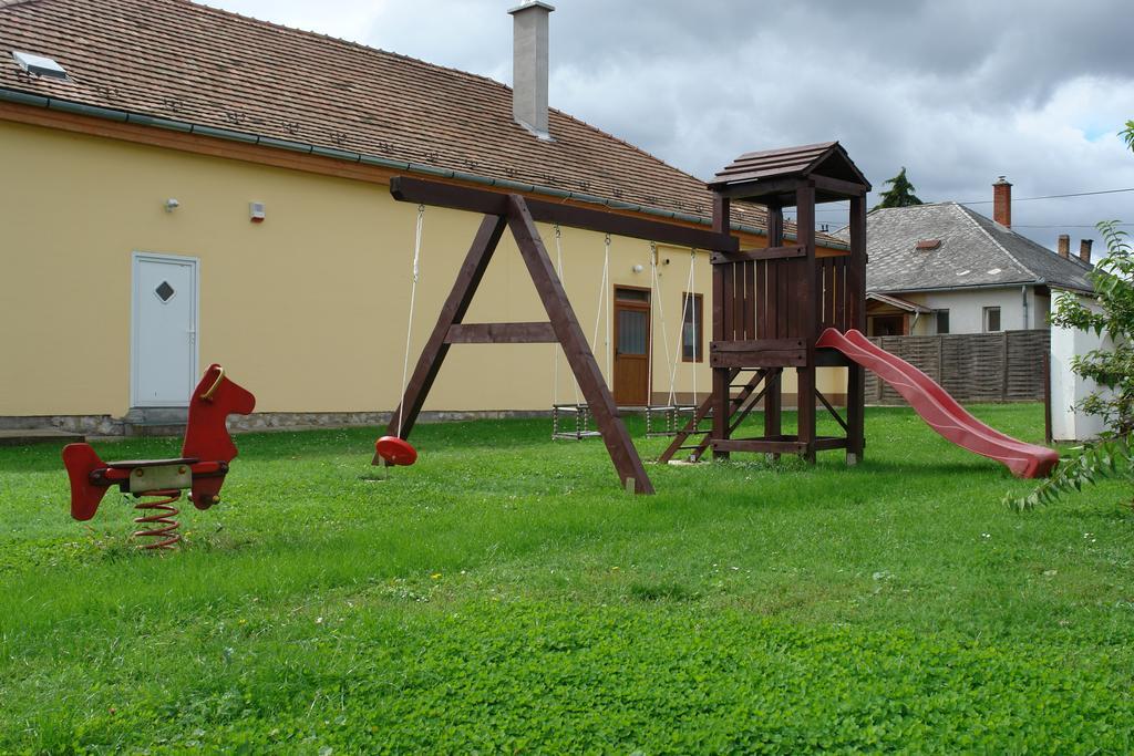 Koller Panzió Bonyhád Exterior foto