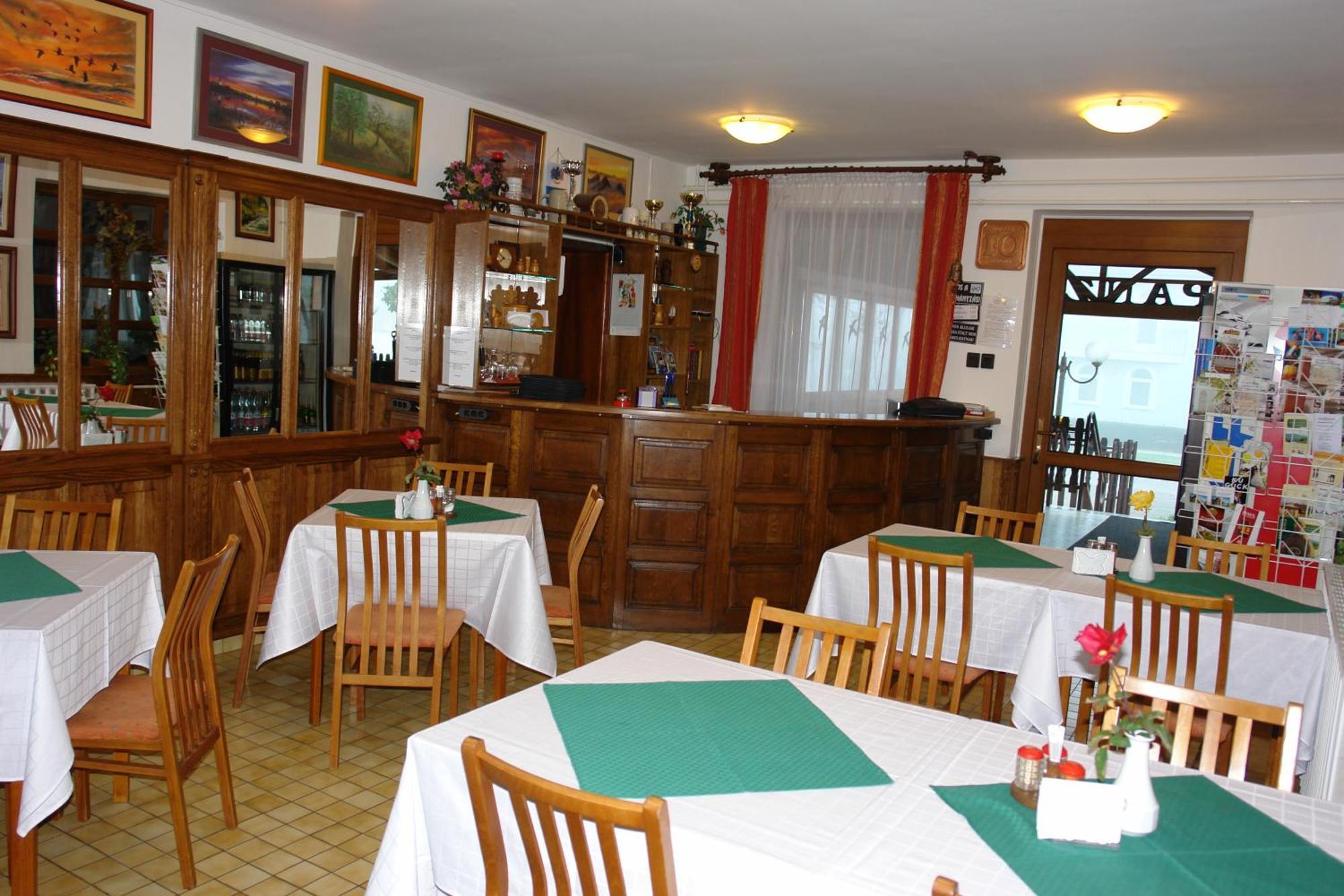 Koller Panzió Bonyhád Exterior foto