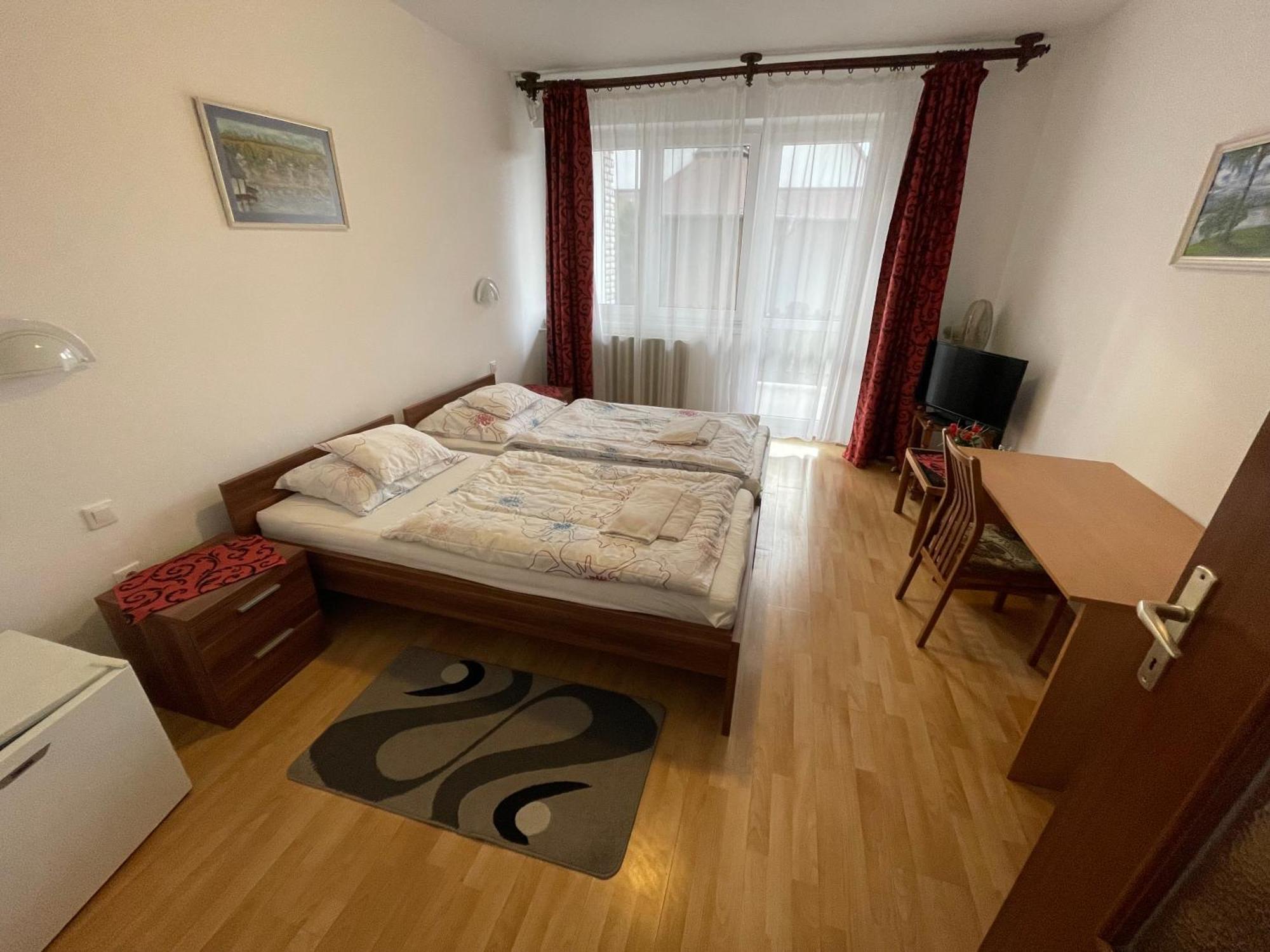 Koller Panzió Bonyhád Exterior foto