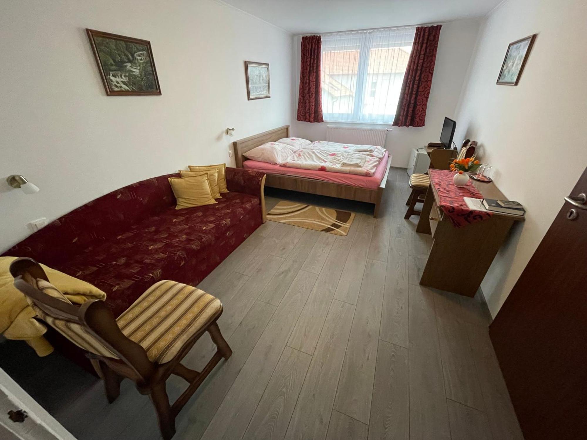 Koller Panzió Bonyhád Exterior foto
