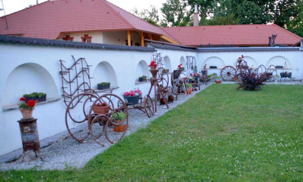 Koller Panzió Bonyhád Exterior foto