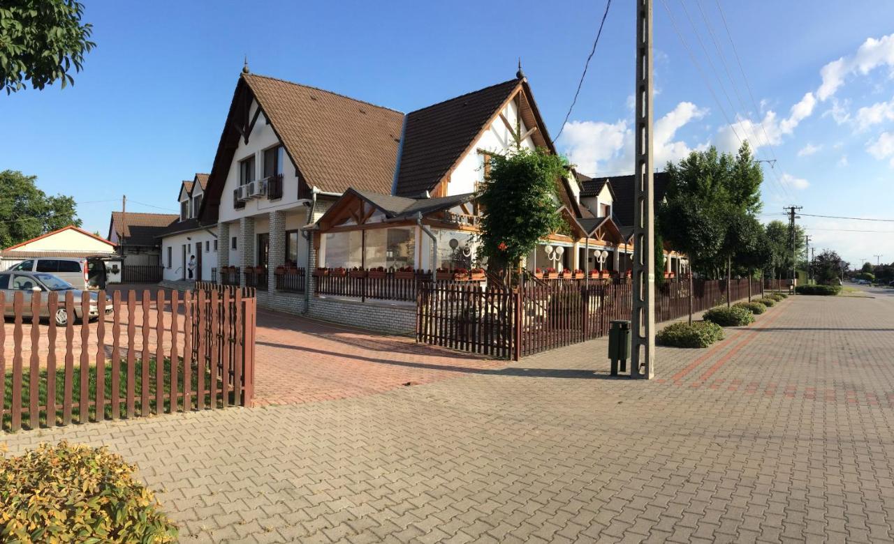 Koller Panzió Bonyhád Exterior foto